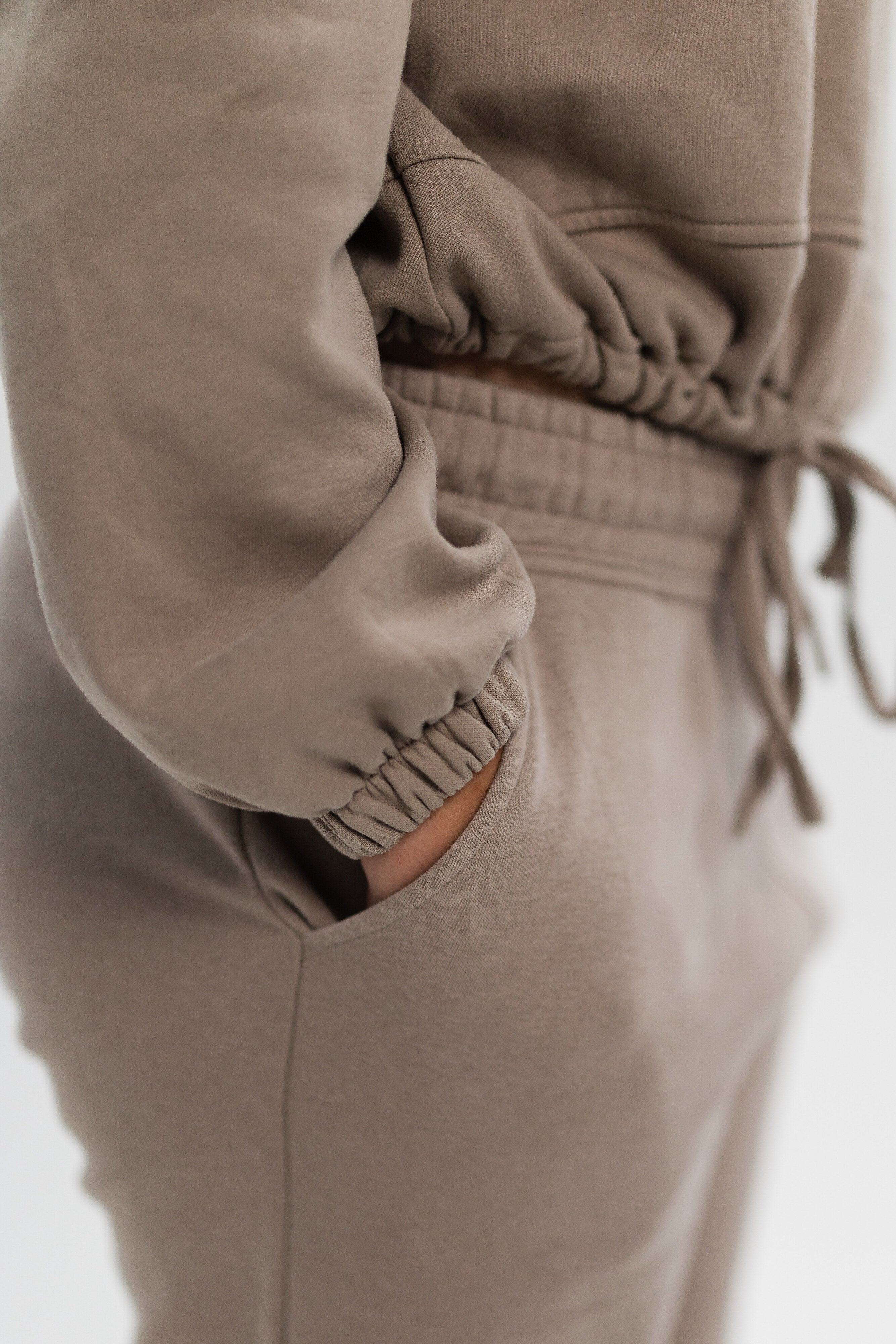 Relaxed Joggers stone - pocket detail