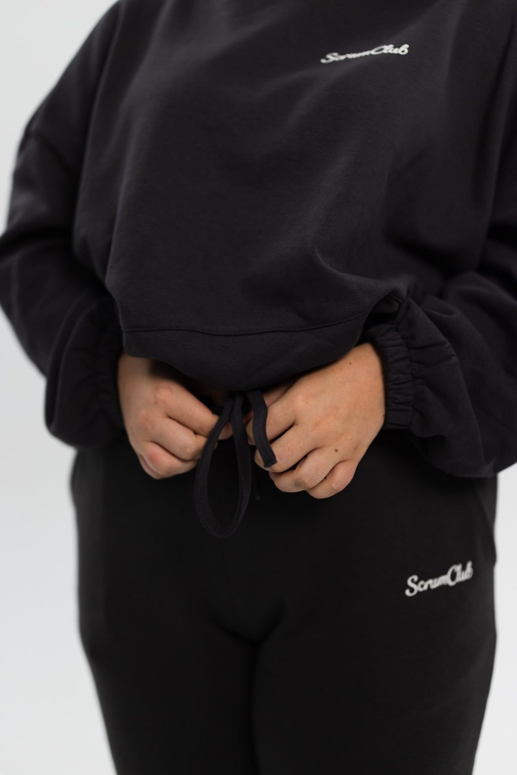 Cropped SC Hoodie charcoal - drawcord hem detail