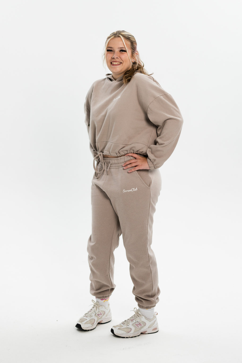 Cropped SC Hoodie stone - full length front