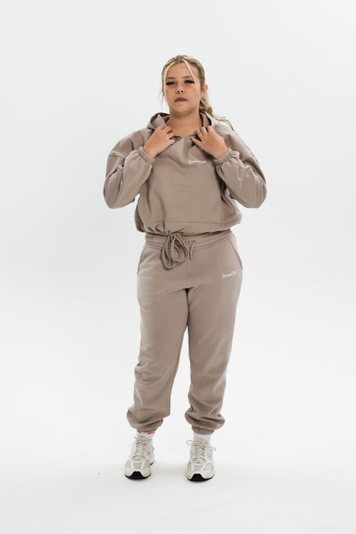 Cropped SC Hoodie stone - full length hands at collar