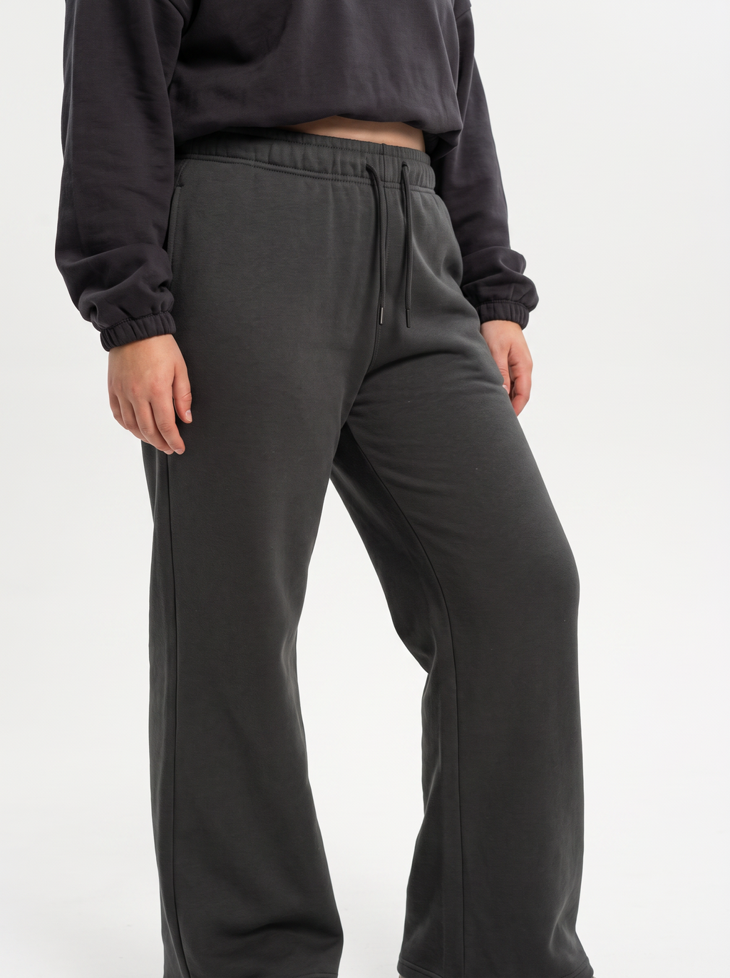 Wide-Leg Joggers charcoal - leg detail