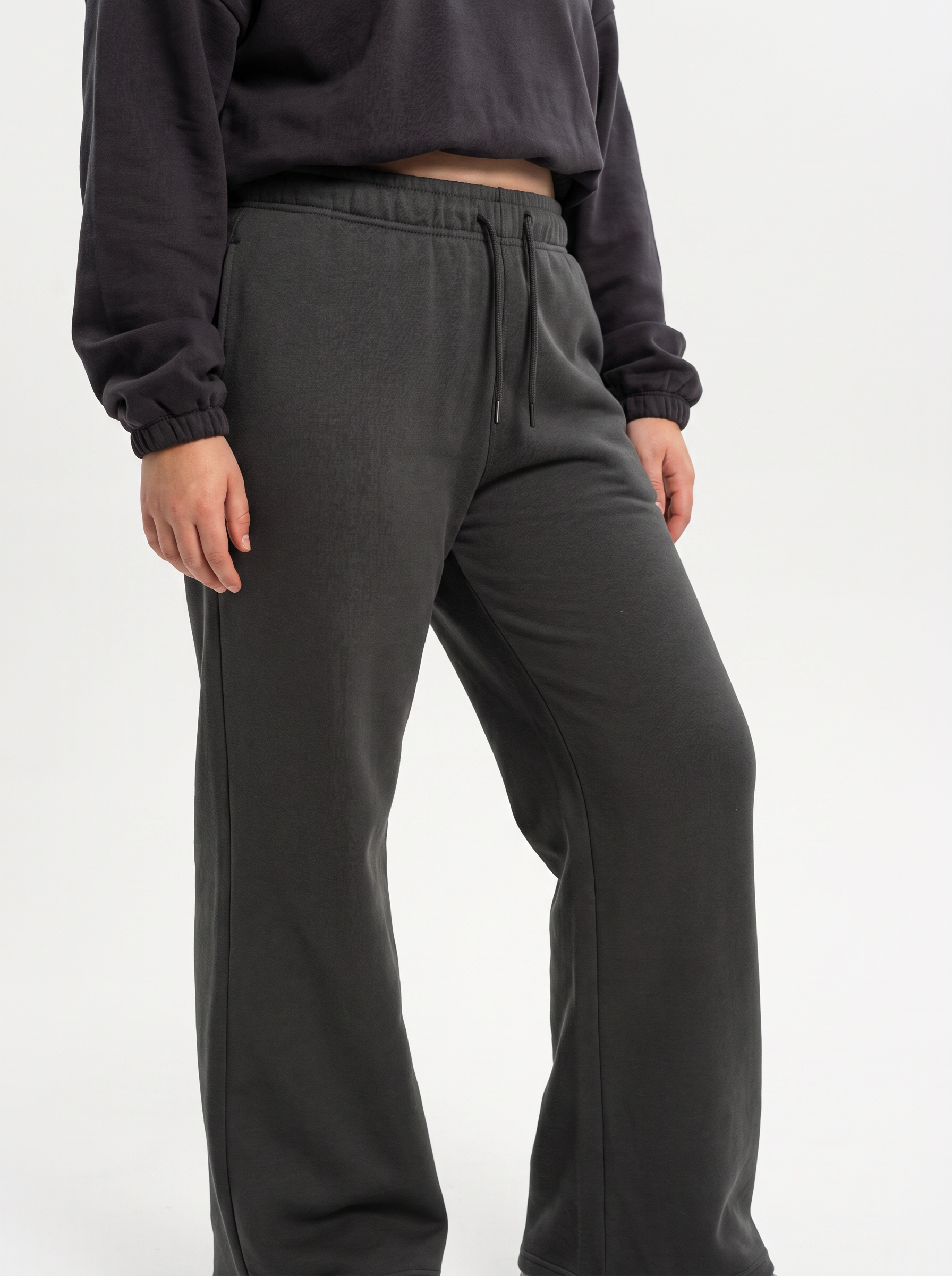 Wide-Leg Joggers charcoal - leg detail